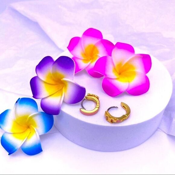 New Tory Burch Gold Logo, Pink Enamel Small Huggie Hoop - Picture 9 of 14